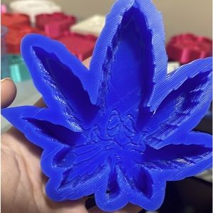 Pot leaf- freshie mold